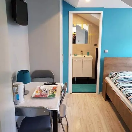 Goscinne Damian Treptower Deep