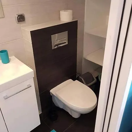 Goscinne Damian Treptower Deep