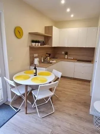 홈스테이 Goscinne Damian *